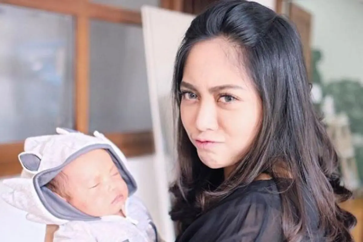 [Bintang] 5 Potret Menggemaskan Anak Rachel Vennya