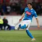 Striker Napoli, Manolo Gabbiadini, mencetak gol melalui penalti ke gawang Bologna dalam laga Serie A Italia di Stadion San Paolo, Naples, Rabu (20/4/2016) dini hari WIB. (AFP/Carlo Hermann)