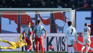 Rasmus Hojlund mencetak gol pertamanya di laga Cremonese vs Napoli di pekan ke-17 Liga Italia 2025/2026 di Stadio Giovanni Zini, Minggu (28/12/2025).