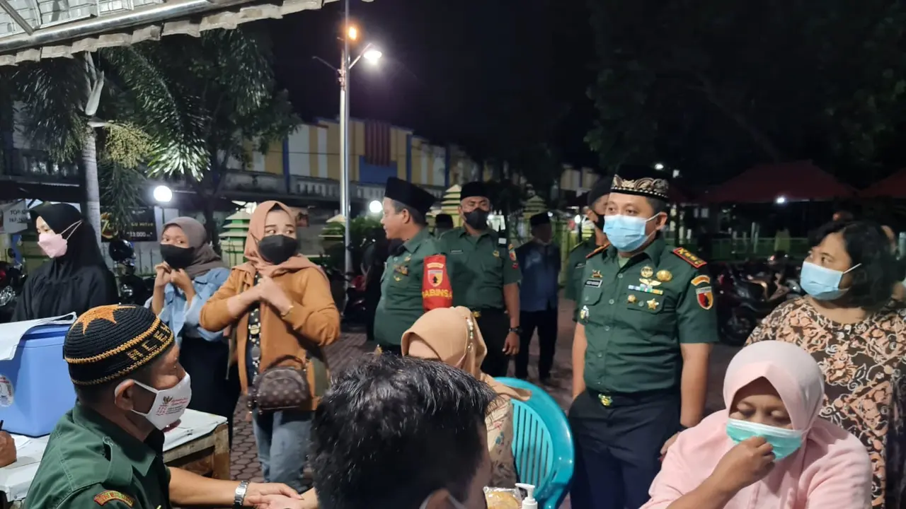 Pelaksanaan vaksinasi di salah satu masjid di Situbondo yang dilakukan Kodim 0823 Situbondo (Istimewa)
