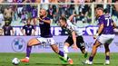 Sofyan Amrabat. Gelandang bertahan berusia 26 tahun milik Fiorentina ini memang tampil kinclong bersama Timnas Maroko pada Piala Dunia 2022 lalu. Tampil penuh dalam seluruh 7 laga menjadi bukti perannya yang amat vital sebagai gelandang petarung di lini tengah Maroko. Tiga klub yang kini meminatinya pun tak tanggung-tanggung sebagai klub besar di Eropa, yaitu mulai Liverpool, Tottenham Hotspur hingga Atletico Madrid. (AFP/Vincenzo Pinto)