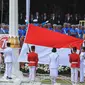Anggota Pasukan Pengibar Bendera (Paskibraka) melakukan upacara penaikan bendera Merah Putih dalam rangka Upacara Peringatan Detik-detik Proklamasi 17 Agustus di halaman Istana Merdeka, Jakarta, Senin (17/8/2015). (Liputan6.com/Faizal Fanani)
