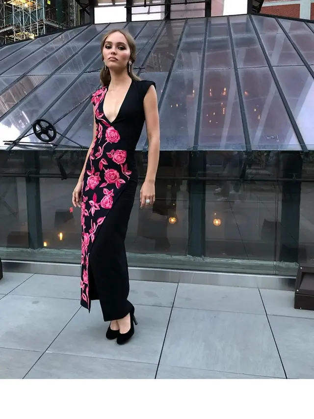7 Potret Terbaru Lily Rose Depp, Putri Johnny Depp yang Mulai Beranjak Dewasa