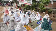 Warga RT 01 dan 02, RW 12, Manggarai, Jakarta Selatan, sempat memblokir jalan menuju permukiman yang rencananya akan digusur oleh PT KAI. Rencananya, PT KAI membangun rel kereta api bandara Manggarai ke Bandara Soekarno-Hatta.