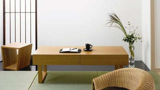 Desain Ruang Makan Lesehan Elegan dengan Kursi Rotan Unik