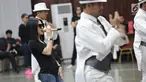 Penyanyi Syahrini saat berlatih vokal dan koreografi di gedung Nyi Ageng Serang, Kuningan, Jakarta, Kamis (18/9). Latihan itu digelar sebagai persiapan konser bertajuk Journey of Syahrini: 10 Tahun Jambul Khatulistiwa. (Liputan6.com/Faizal Fanani)