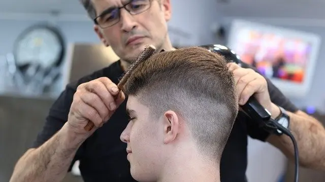 Potong Rambut - Image by Orna Wachman from Pixabay
