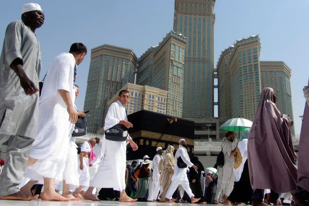 Memanjatkan Doa di Hadapan Kakbah