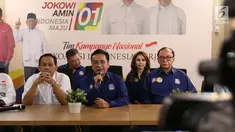 Ketua Alumni Trisakti untuk Jokowi Muhanto Hatta memberi paparan dalam focus group discussion (FGD) Tragedi Mei 98 di Jakarta, Jumat (8/2). FGD menceritakan fakta-fakta yang terjadi dalam tragedi 12 Mei 98. (Liputan6.com/Angga Yuniar)
