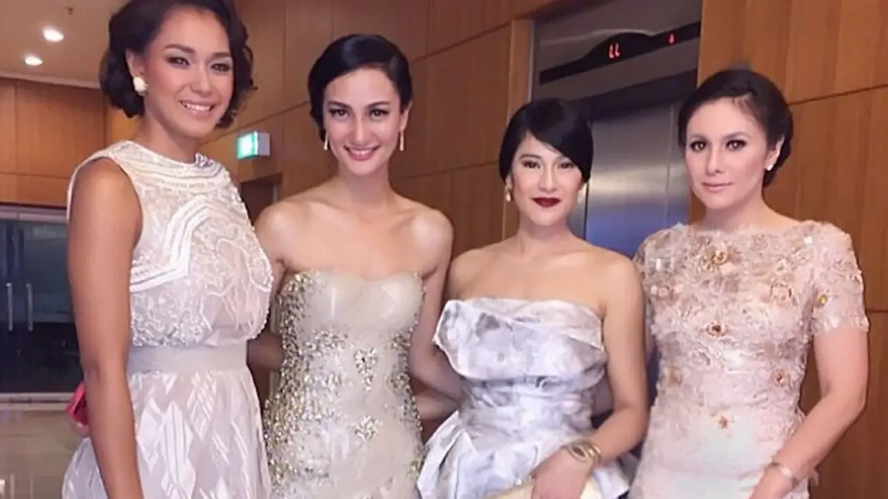 Dian Sastro, Atiqah Hasiholan, Wulan Guritno, dan Tara Basro