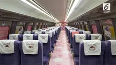 Negeri Sakura memamerkan kereta api super cepat dengan nuansa serba Hello Kitty, lengkap dengan gerbong khusus yang dihiasi gambar kartun kucing khas Jepang itu.