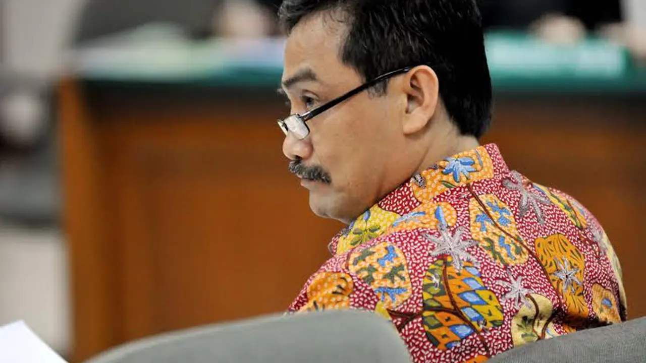 [FOTO] Andi Mallarangeng Tampak Tegang di Sidang Perdana