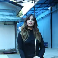 Anak pertama pasangan Nia Ramadhani dan Ardi Bakrie, Mikhayla Zalindra Bakrie lebih menyukai olahraga dibanding dengan dunia akting seperti ibundanya. Anak perempuannya itu, lebh menggemari yang berhubungan dengan olahraga. (Nurwahyunan/Bintang.com)