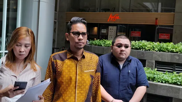 Penasihat hukum Mario Dandy Satriyo, Basri Bundu (tengah).
