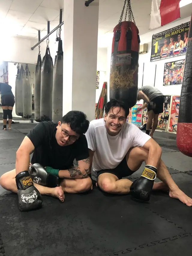 Bareng Sherina, Ini 6 Potret Derby Romero Latihan Muay Thai