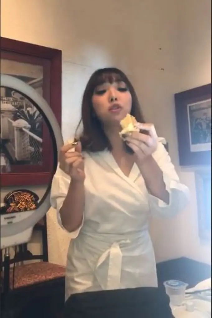 Gisella Anastasia ikut mempromosikan makanan milik Jessica Iskandar (Foto: Instagram)