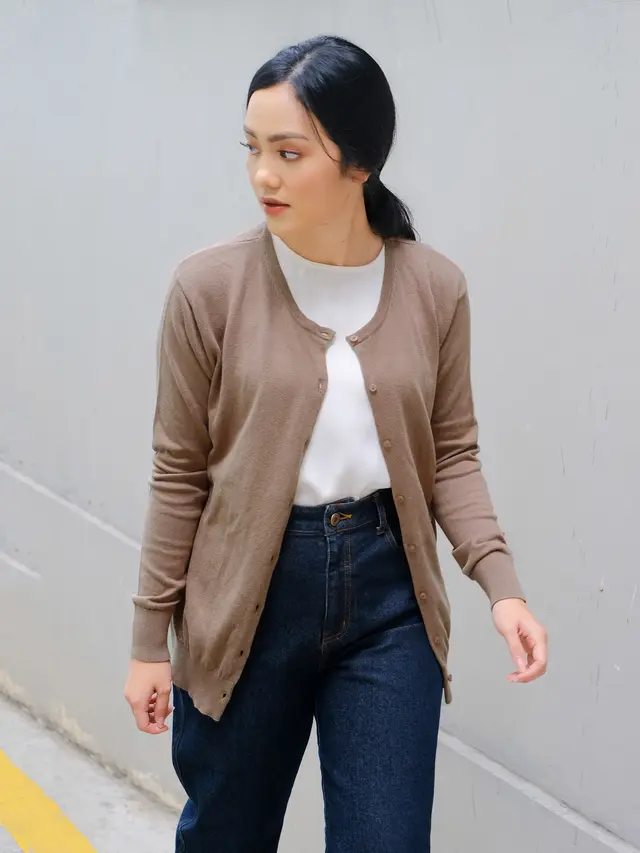 5 Rekomendasi Outfit yang Cocok Digunakan di Musim Hujan