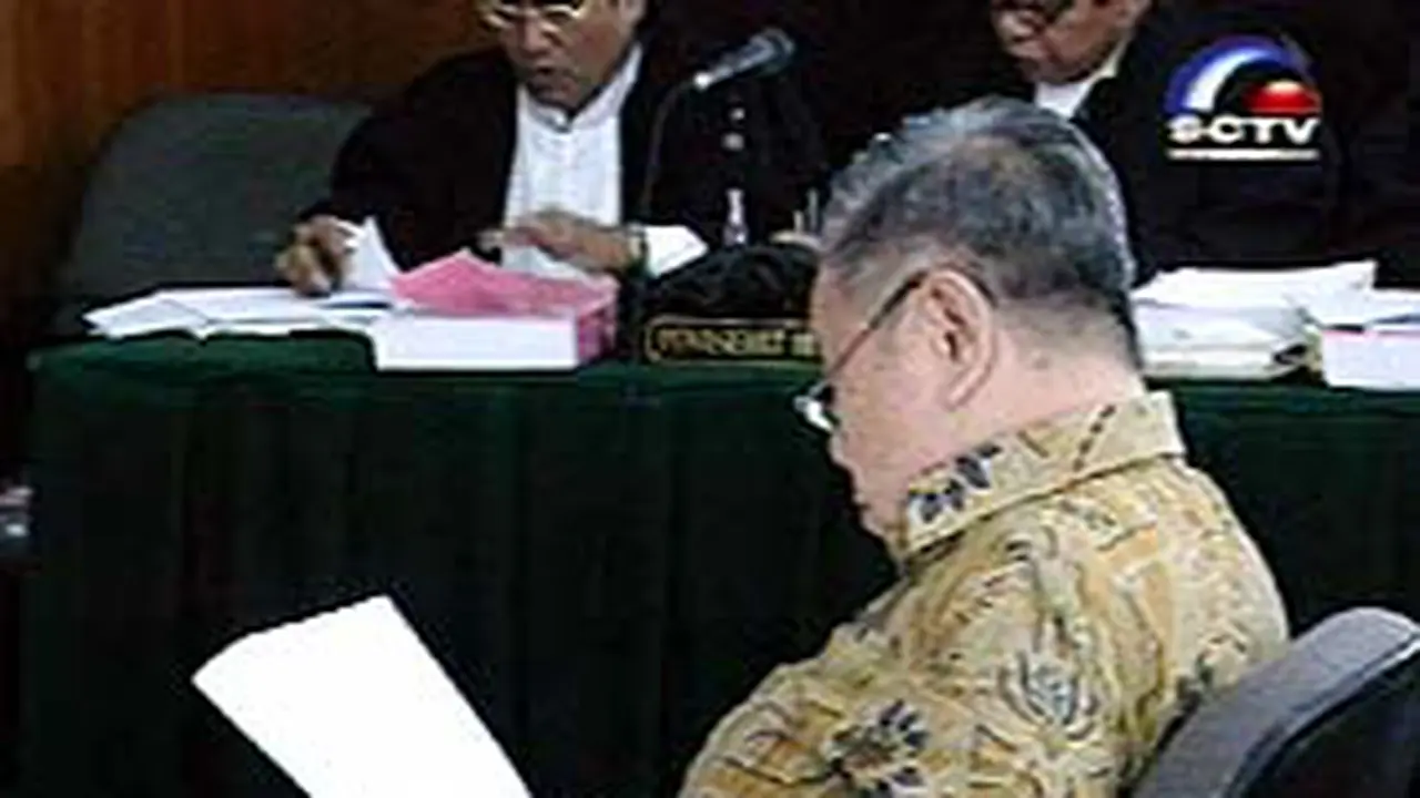 120802bSidang_Bulog.jpg