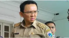 Gubernur DKI Jakarta Basuki Tjahaja Purnama atau Ahok kedatangan rekannya Anton Medan di Balai Kota Jakarta. Kedatangan Anton tak lain untuk membantu Ahok mengumpulkan KTP, tapi melalui tim relawan Sahabat Ahok besutannya.
