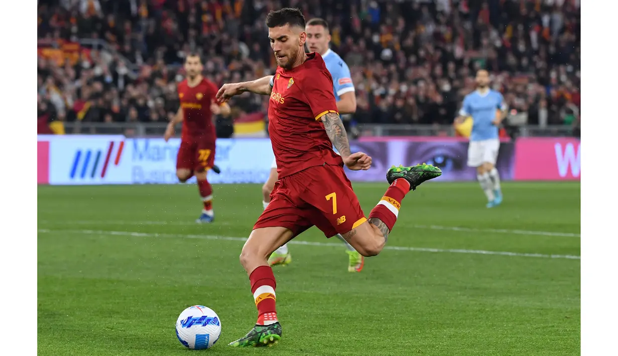 Pellegrini mencetak satu gol di laga ini. Meski hanya satu gol, kontribusi Pellegrini lebih dari itu. Winger Italia ini bergerak sangat baik di sisi kanan serangan Roma. (AFP/Tiziana Fabi)
