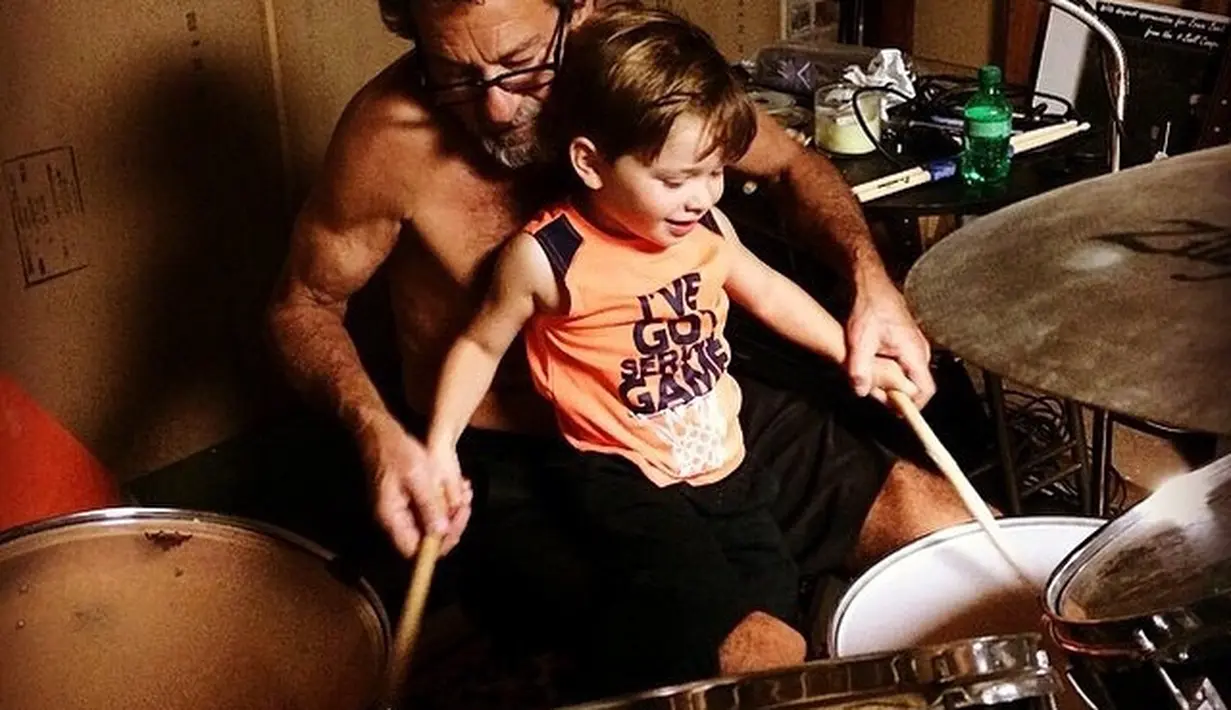 Lauren Hashian merupakan anak dari drummer Sib Hashian, band rock Boston yang populer di era 70-an. (Liputan6.com/IG/@laurenhashianofficial)