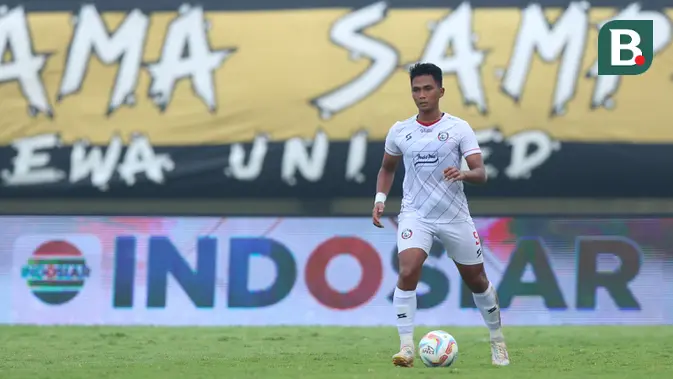 <p>Pemain Arema FC, Bagas Adi Nugraha pada laga pekan pertamaBRI Liga 1 2023/2024 antara Dewa United melawan Arema FC di Stadion Indomilk, Tangerang, Minggu (2/7/2023). (Bola.com/Bagaskara Lazuardi)</p>
