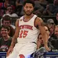 Guard New York Knicks, Derrick Rose, mengalami robek meniskus lutut kiri sehingga akan absen hingga akhir musim reguler NBA 2016/2017. (Bola.com/Twitter/theScore)