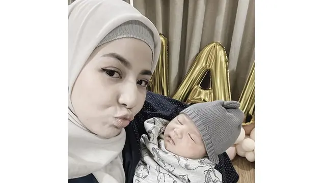Sahabat Sejak SMA, Ini 6 Momen Natasha Rizky Gendong Bayi Citra Kirana