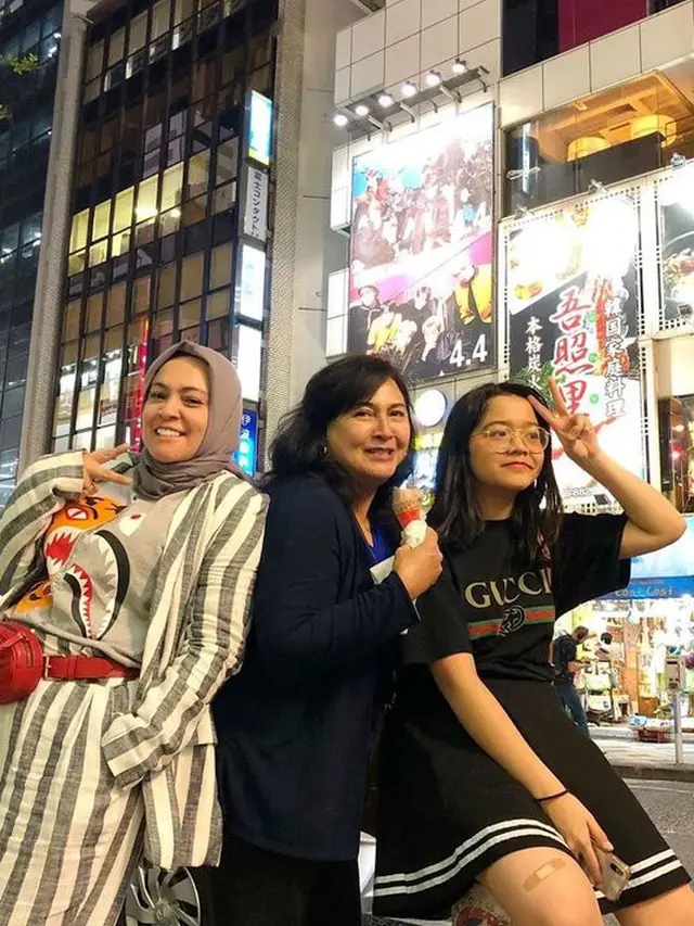 Potret Astrid Kuya Bareng Ibunya yang Berprofesi Sebagai Pendeta