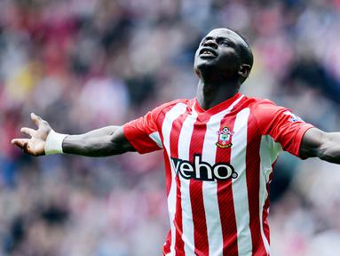 5. Sadio Mane (Southampton) - Striker Liverpool ini memegang rekor hattrick tercepat di pentas Premier League dengan catatan waktu 2 menit 56 detik. Gol-gol itu disarangkan Mane ke gawang Aston Villa pada menit 13, 14 dan 16 pada musim 2014/15. (AFP/Glyn Kirk)