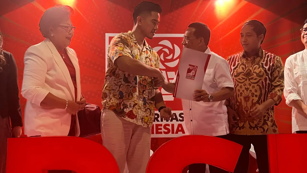 Ketua Umum PSI Kaesang Pangarep saat memberikan rekomendasi kepada 20 bakal calon kepala daerah (cakada) di Pilkada 2024.