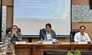 Menteri Keuangan (Menkeu) Purbaya Yudhi Sadewa memimpin sidang perdana debottlenecking di Kantor Pusat Kementerian Keuangan, Jakarta Pusat, Senin (23/12/2025). (Liputan6.com/Tira)