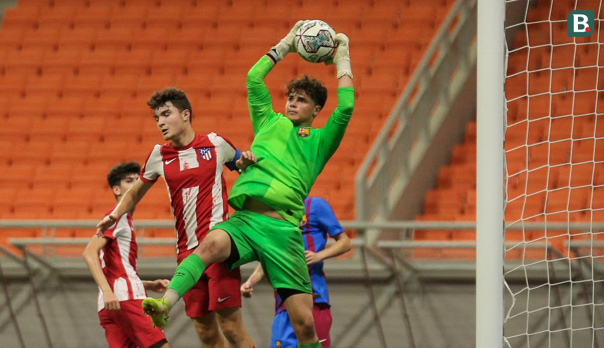 Tekanan pun diberikan Atletico Madrid, mereka cukup berbahaya saat melancarkan serangan balik yang cepat. (Bola.com/Bagaskara Lazuardi)