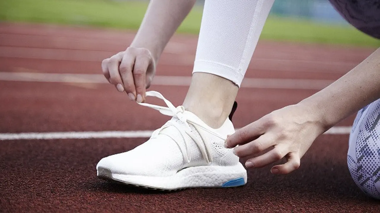Sepatu adidas by Stella McCartney Parley UltraBOOST X