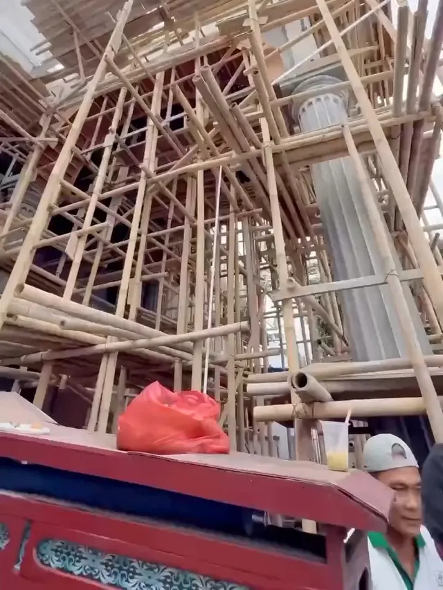 Ria Ricis Traktir Tukang Bangunan di Rumah Barunya, Momen Penuh Haru