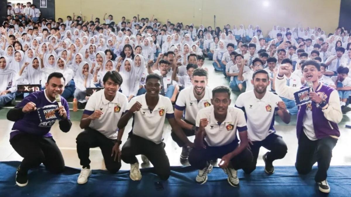 Kehebohan Persik Goes To School Edisi Perdana, Bek Asal Portugal Takjub dengan Antusiasme Persikmania Muda