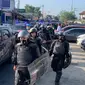 Tim gabungan Polda Jatim, Satbrimob Polda Jatim dan Polres Jombang mengepung Pesantren (Foto: Liputan6.com/Istimewa)