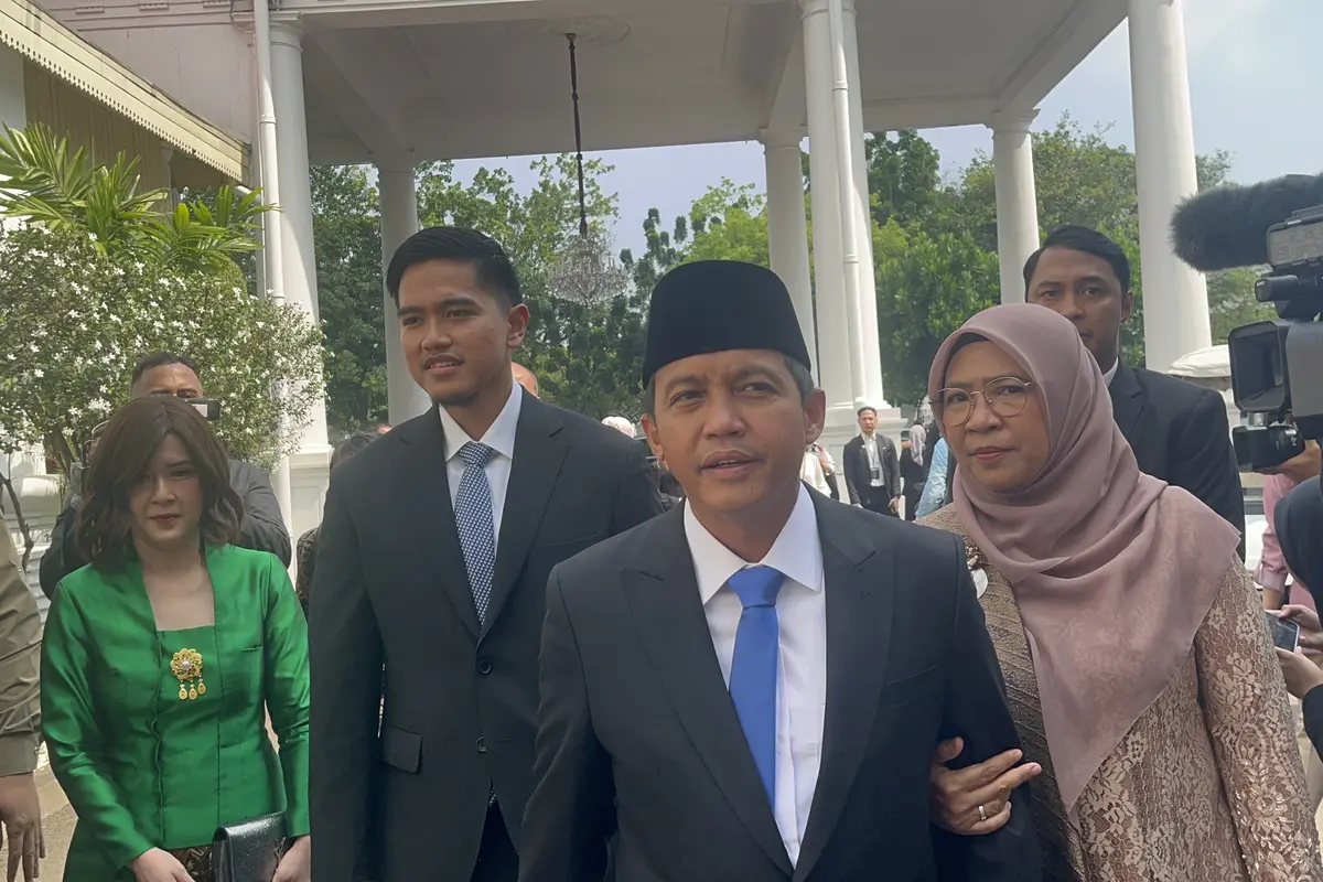 Kaesang Dampingi Raja Juli Antoni Hadiri Pelantikan Menteri