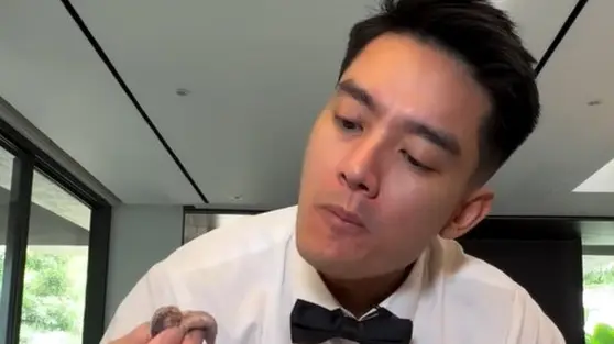 Boy William Cicipi Tembiluk, Kuliner Ekstrem dari Kalimantan yang Bikin Ketagihan