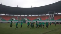 Timnas Indonesia kembali berlatih di Stadion Pakansari, Cibinong, Bogor (Liputan6.com/Ahmad Fawwaz)