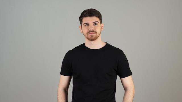 Ilustrasi baju hitam