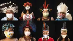 Kombinasi foto dari tanggal 27 Mei hingga 1 Juni 2020 menunjukkan orang-orang pribumi mengenakan masker dan pakaian tradisional suku mereka selama pandemi virus corona COVID-19 di Manaus, Brasil. (AP Photo/Felipe Dana)