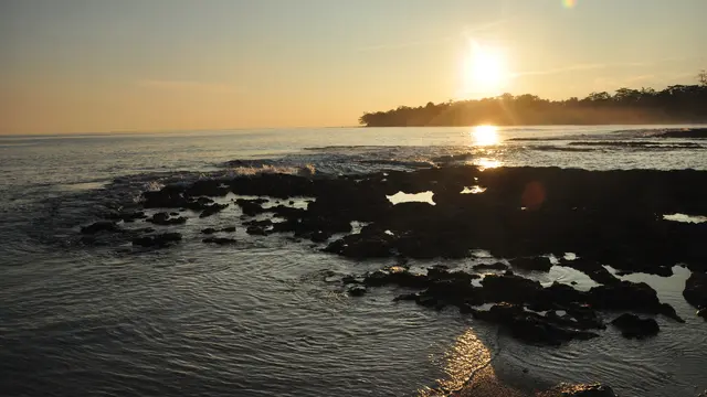 Pantai Bakaro, Manokwari, Papua Barat