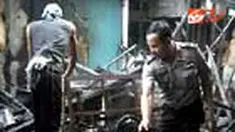 Kebakaran menghanguskan empat rumah dan sepuluh lapak pedagang dikawasan Poncol, Senen, Jakpus. Api dapat dipadamkan dalam waktu satu jam. 