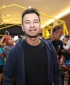 Kesuksesan seorang Raffi Ahmad tak hanya di industri hiburan saja, namun belakangan ia juga mulai memasuki dunia bisnis. Mulai dari rumah produksi, fashion, hingga kuliner. Tak heran jika ia disebut Raja Bisnis. (Adrian Putra/Bintang.com)