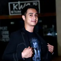 Menjadi pengedar narkoba di film bertema horor terbarunya, "Demona" pria asal Bali ini mengaku hanya belajar malalui YouTube. (Wimbarsana Kewas/Bintang.com)