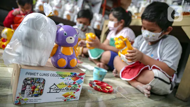 FOTO: Celengan Boneka Karakter Kartun Sarana Edukasi Anak