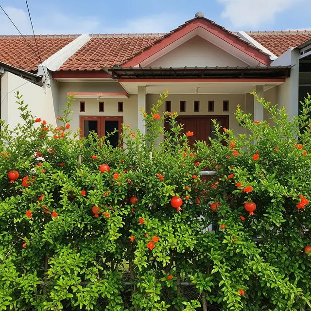 Ide Pagar Hidup Buah untuk Rumah Subsidi (Image by Gemini AI)