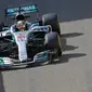 Pembalap Marcedes, Lewis Hamilton, menjadi yang tercepat pada sesi latihan bebas kedua (FP2) di F1 GP Abu Dhabi, Jumat (24/11/2017)