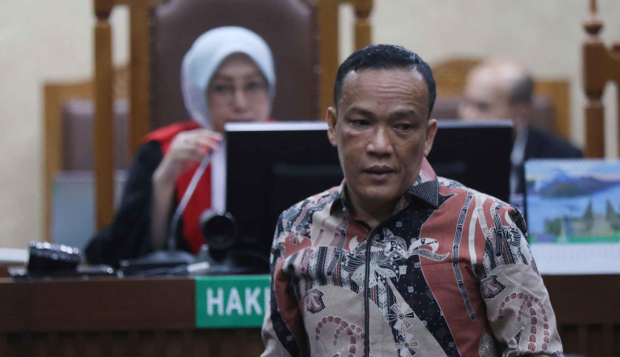 Mantan Wakil Menteri Ketenagakerjaan (Wamenaker), Immanuel Ebenezer Gerungan namalain Noel, saat mengikuti sidang pembacaan tuntutan dari Jaksa Penuntut Umum (JPU) atas kasus dugaan pemerasan dan penerimaan gratifikasi mengenai pengurusan sertifikasi Keselamatan dan Kesehatan Kerja (K3) di lingkungan kementerian Ketenagakerjaan di Pengadilan Tindak Pidana Korupsi, Jakarta, Senin (18/5/2026). (Kapanlagi.com/Budy Santoso)